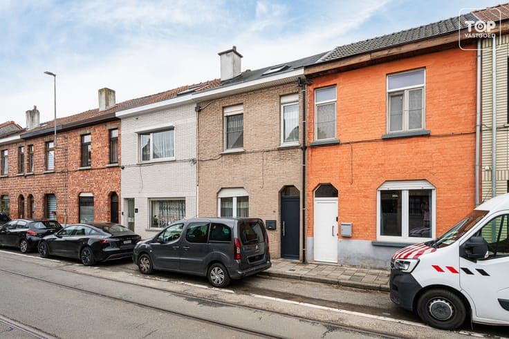 Charmante rijwoning mer 3 slaapkamers, grote tuin en garage
