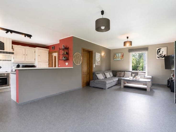 Bright house with garden, garage and views in Paliseul
