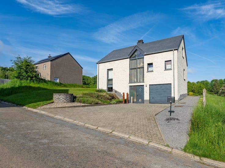 Bright house with garden, garage and views in Paliseul