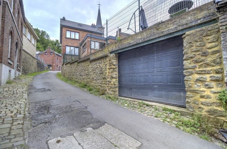 Maison 3 chambres en bon état comprenant jardin et garage