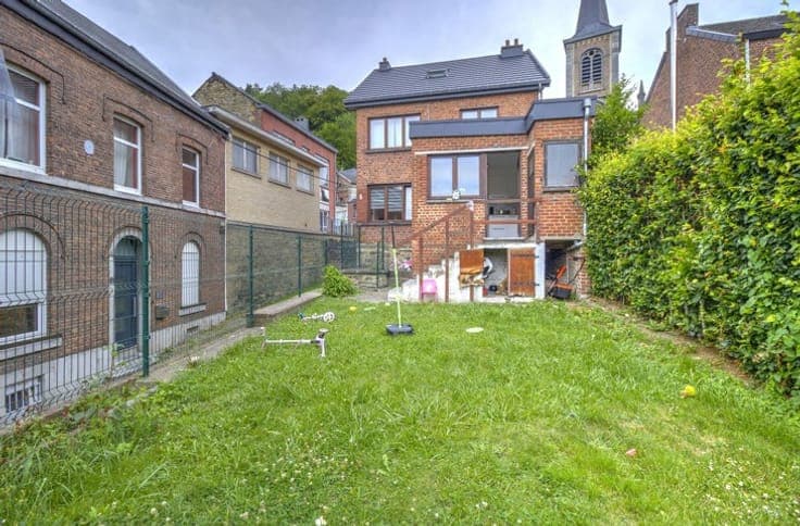 Maison 3 chambres en bon état comprenant jardin et garage