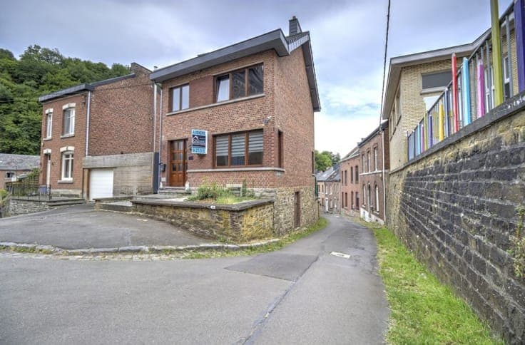 Maison 3 chambres en bon état comprenant jardin et garage