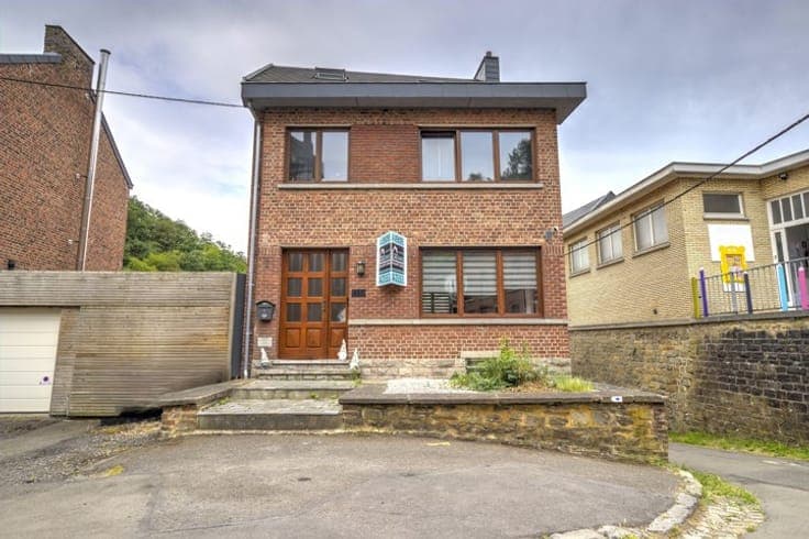 Maison 3 chambres en bon état comprenant jardin et garage
