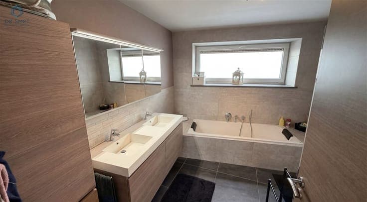 Move-in ready family home with 3 bedrooms, spacious garden,