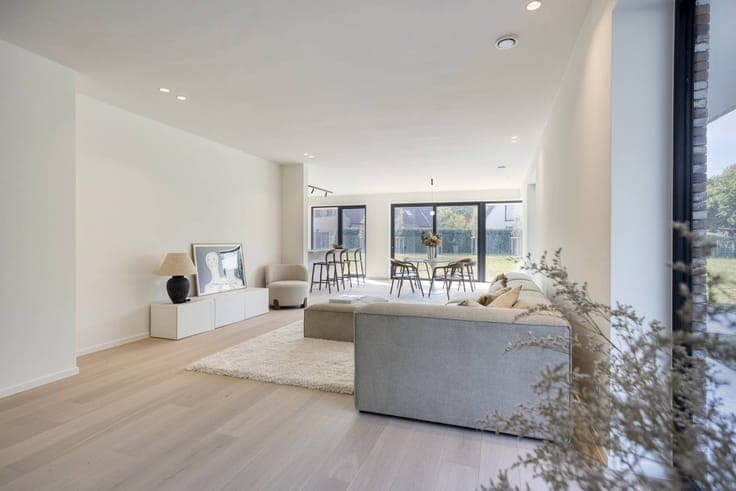 New build villa with 4 bedrooms on 1361m² of land