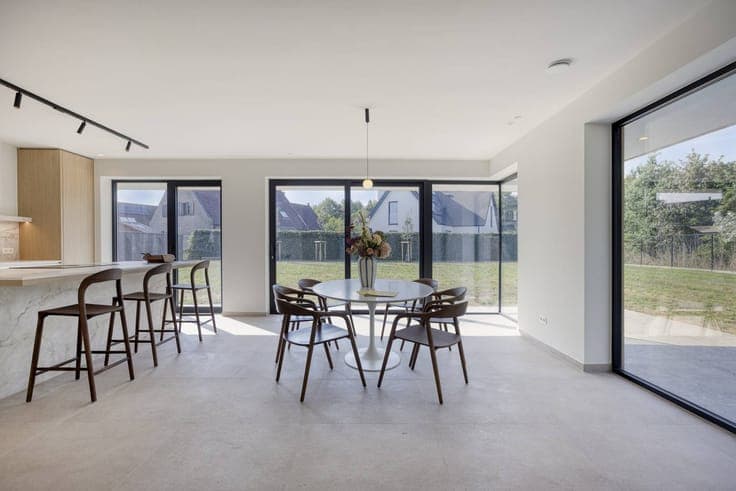 New build villa with 4 bedrooms on 1361m² of land