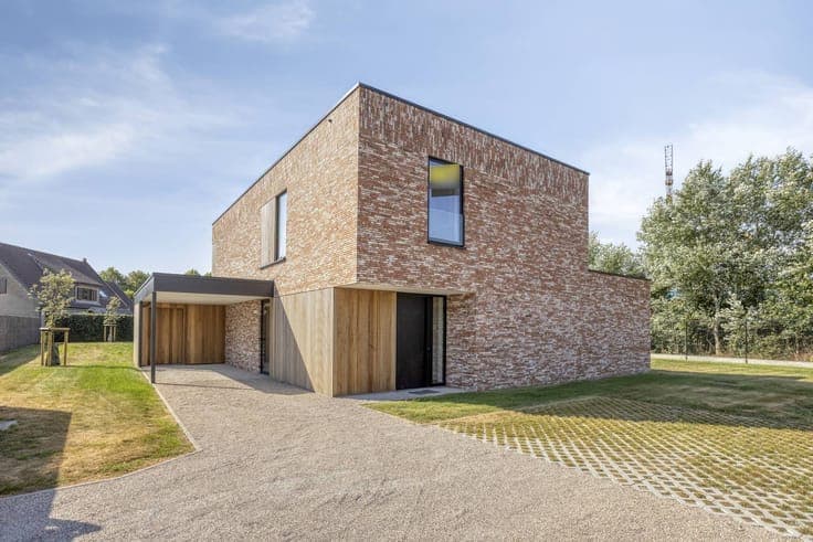 New build villa with 4 bedrooms on 1361m² of land