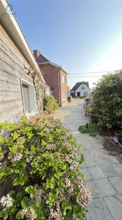 Spacious house with 3 bedrooms and a separate office space i