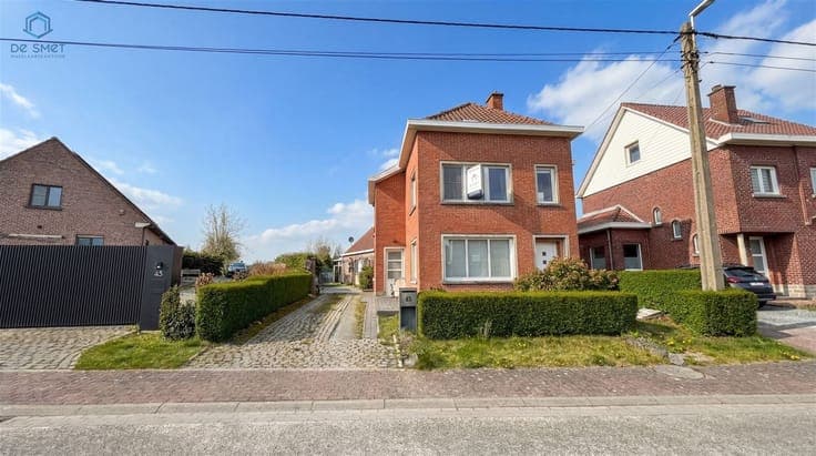 Spacious house with 3 bedrooms and a separate office space i