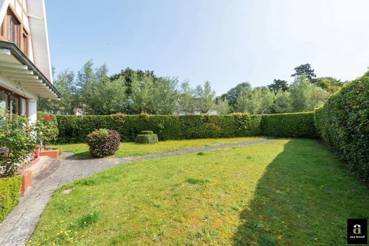 Characterful 1930's villa in cottage style [corner Prince Ch