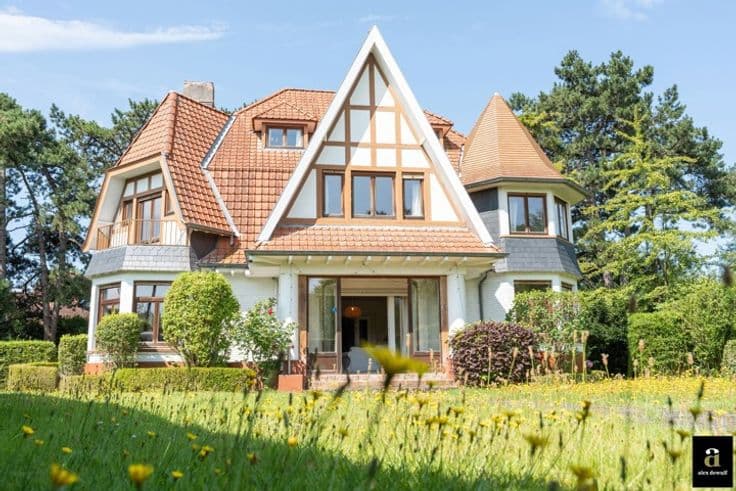 Characterful 1930's villa in cottage style [corner Prince Ch