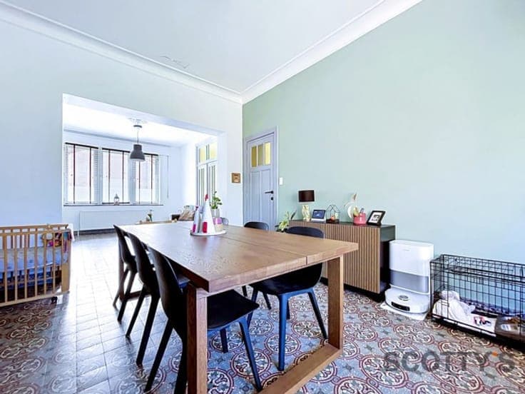 Renovated house with 3 bedrooms (poss. 4)+ parking & garage