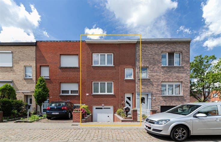 Te moderniseren woning (147 m²) met 3 slaapkamers en koer (7