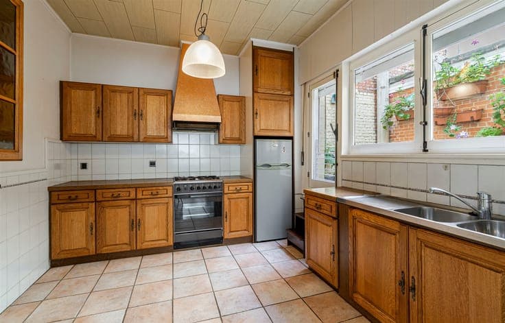 Te moderniseren woning (147 m²) met 3 slaapkamers en koer (7