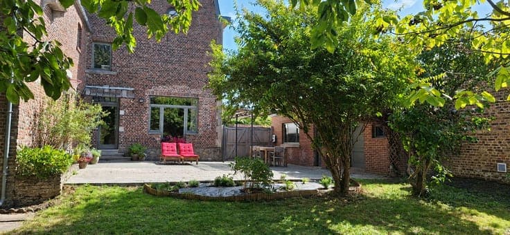 Renovated family home with tree-lined garden and pool