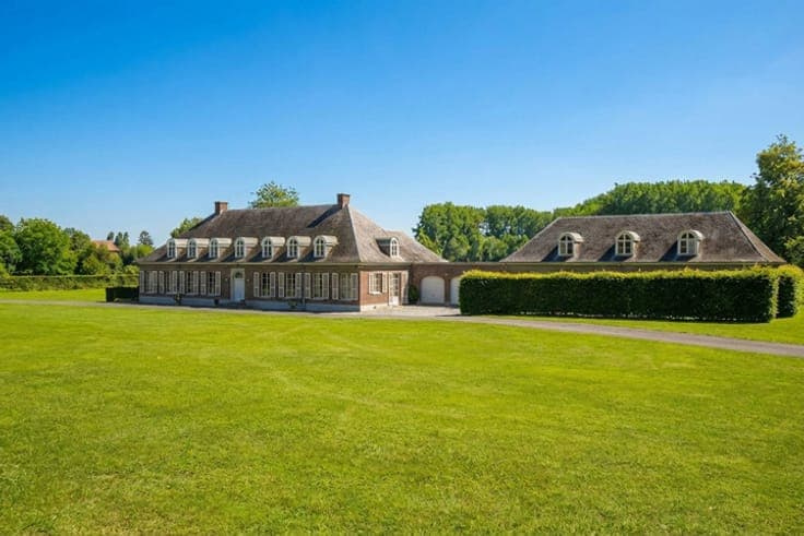 Gorgeous residence set in 2 hectares completely out of sight