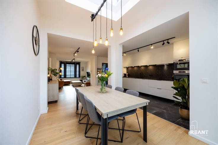 Fully Renovated Family Home with 4 Bedrooms, Charging Statio