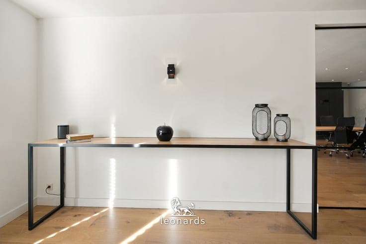 Unique and versatile property with living and workspace