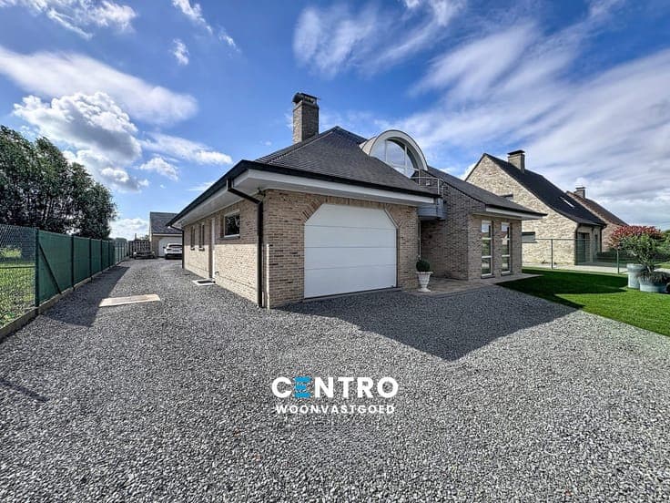 Onmiddellijk instapklare woning met 4 slpks, bureel én ZU...