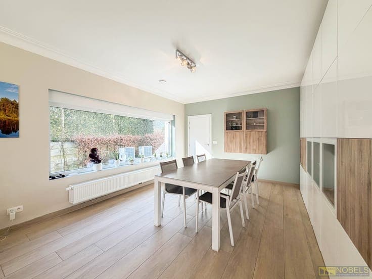 Te koop, Stijlvol gerenoveerde villa met 6 slaapkamers en...