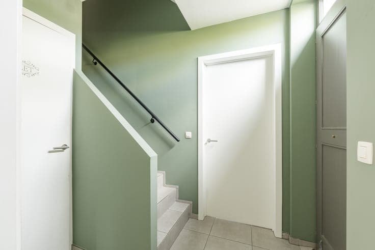 Ruime en energiezuinige woning uit 2021 met aangelegde tu...
