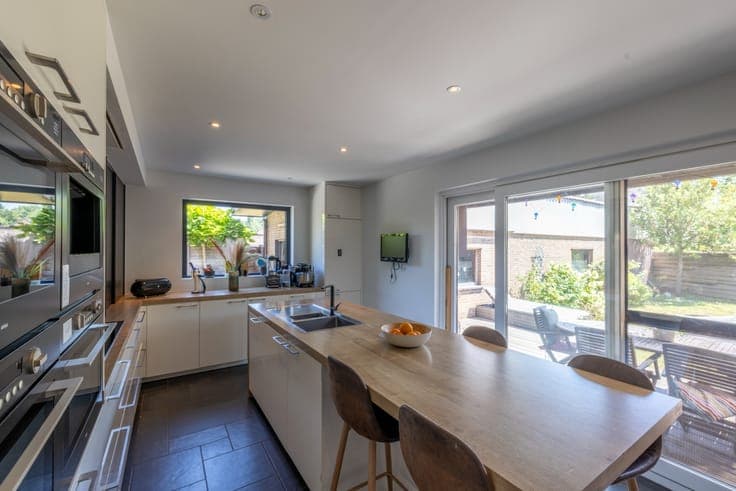 Woning met 3 slaapkamers, tuin en magazijn van 100 m²