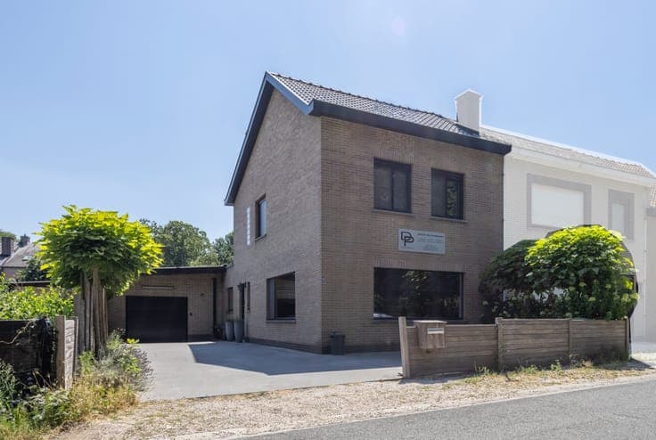 Woning met 3 slaapkamers, tuin en magazijn van 100 m²
