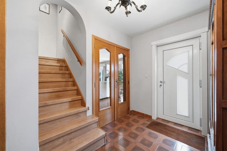 Spacious home on a green plot near the centre of Huldenberg