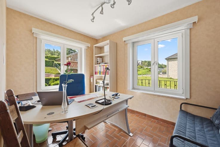 Spacious home on a green plot near the centre of Huldenberg