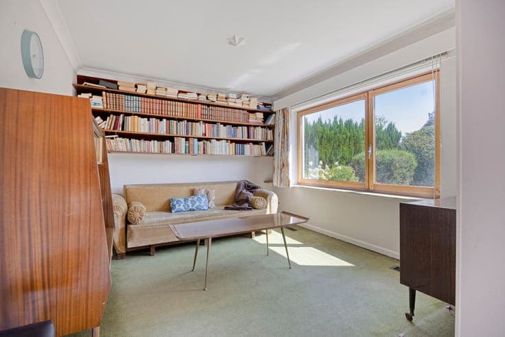 Bungalow to renovate located in the Marnix neighbourhood