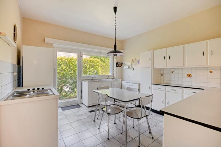 Bungalow to renovate located in the Marnix neighbourhood