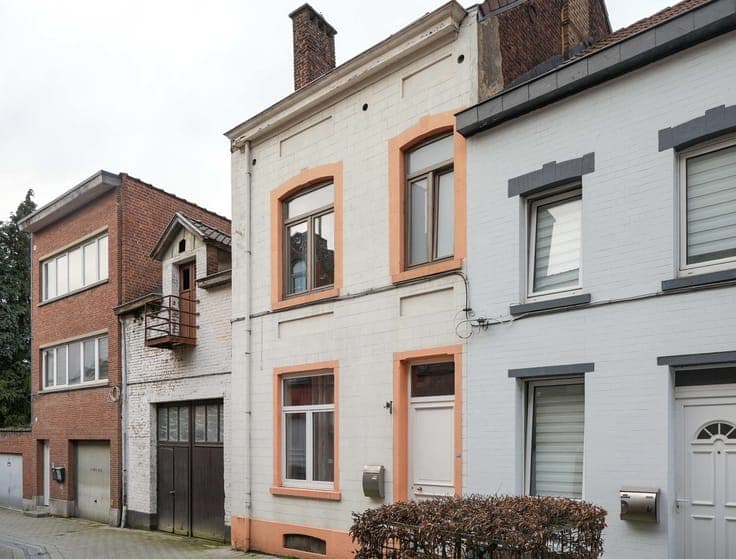 Just a stone's throw from Braine-l'Alleud station – 3-bedroo