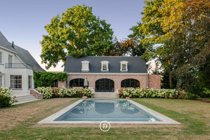 French villa with swimming pool and poolhouse