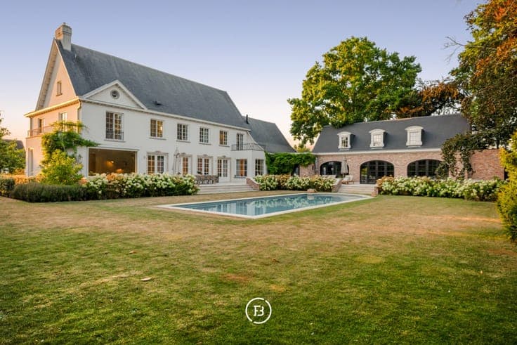 French villa with swimming pool and poolhouse