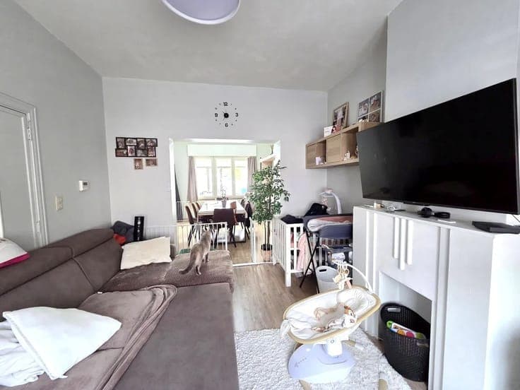 Terraced house with 5 bedrooms.