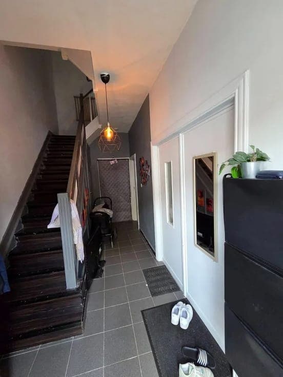 Terraced house with 5 bedrooms.