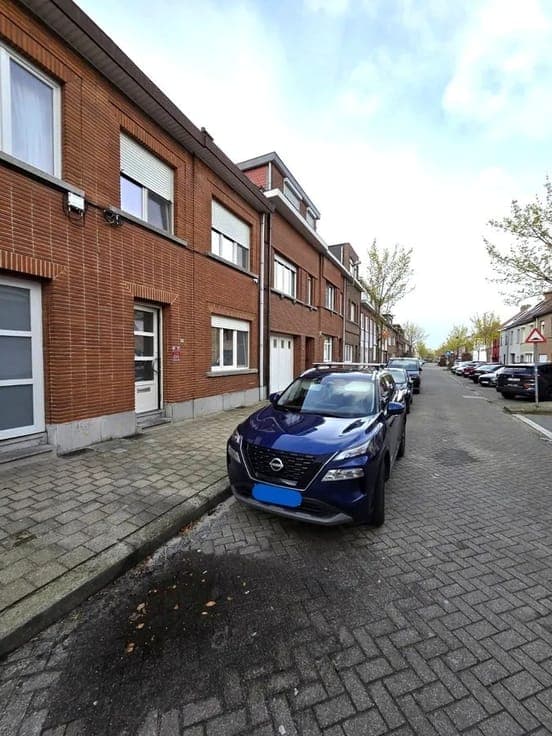 Terraced house with 5 bedrooms.
