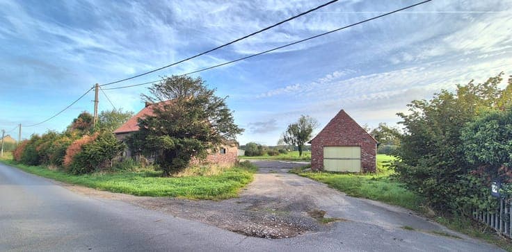 Authentieke hoeve met alleenstaande woning, garage en sta...