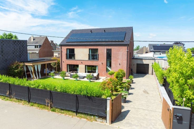 House in Housse