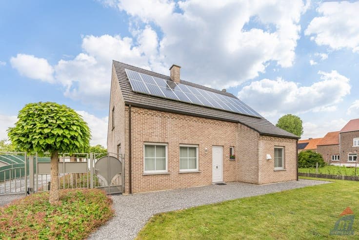 Instapklare open bebouwing met 4 slaapkamers, ruime tuin ...