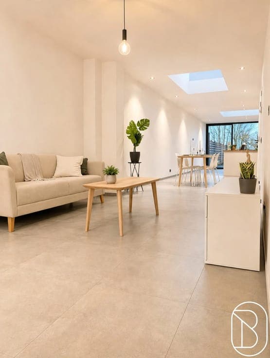 Volledig gerenoveerde woning met 3slpk, tuin en uitweg!