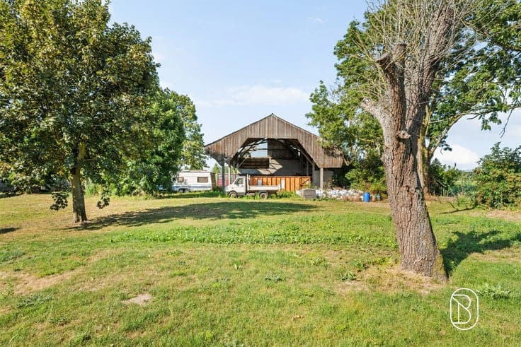 Beautiful square farmhouse in the heart of Saint-Léger