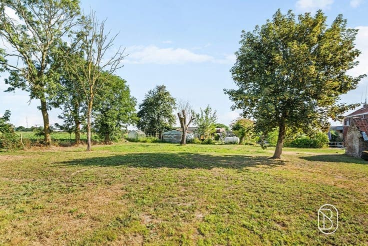 Beautiful square farmhouse in the heart of Saint-Léger