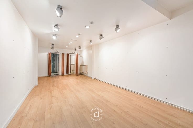 Veelzijdig handelspand met duplexappartement en terras – ...