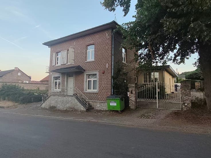 Rare property with professional activity possible