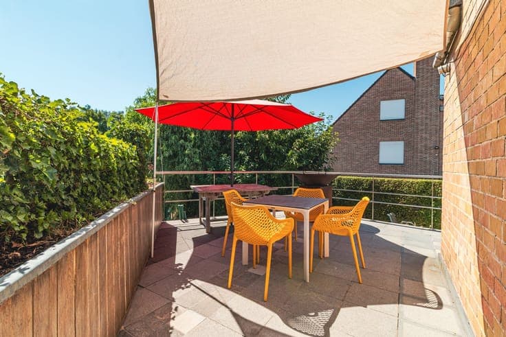 Moderne ingerichte RUIME GEZINSWONING aan de MOOIE GROENE...