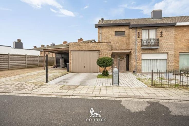 Quietly located semi-detached home in a cul-de-sac
