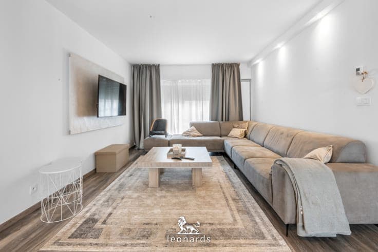 Quietly located semi-detached home in a cul-de-sac