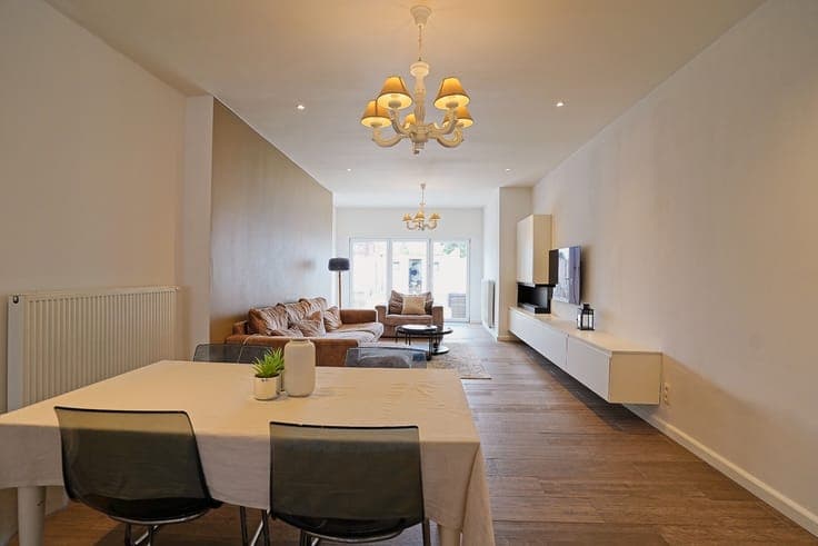 Verzorgde, gerenoveerde woning met 3 slaapkamers en tuin ...