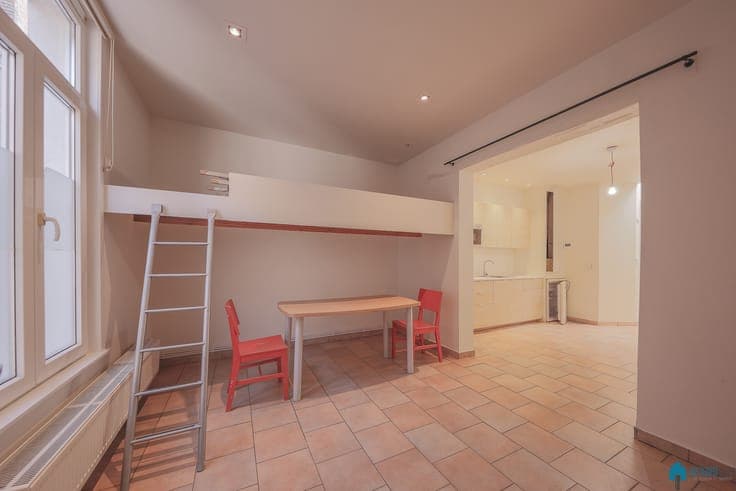 Opportunity: investment property with studio + triplex, prim